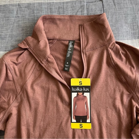 Quarter Zip Athletic Top - Picture 2 of 3